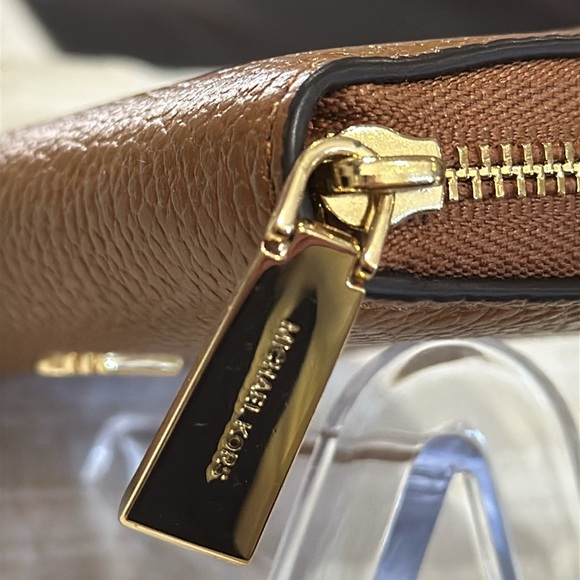 Authentic Michael Kors Women’s Small Jet Set Tri-Color Wallet, EUC - Picture 7 of 14